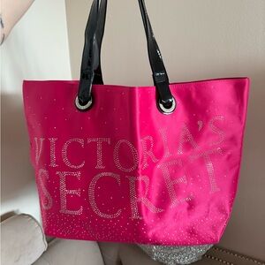 NWOT Victoria's Secret Iconic Rare Fuchsia Tote with Black Handles